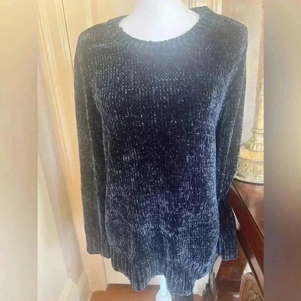 Orvis ladies crewneck long sleeve sweater medium. Excellent condition. Dark Navy - Picture 6 of 11